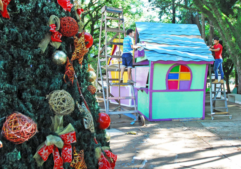 Enfeites de natal são retirados das praças e ruas de Santo Ângelo  